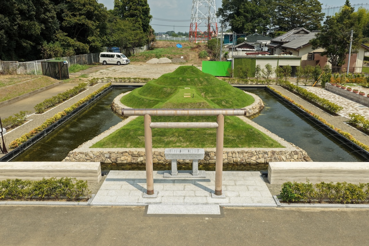 古墳の窓口 / 野田ほたるローズガーデン