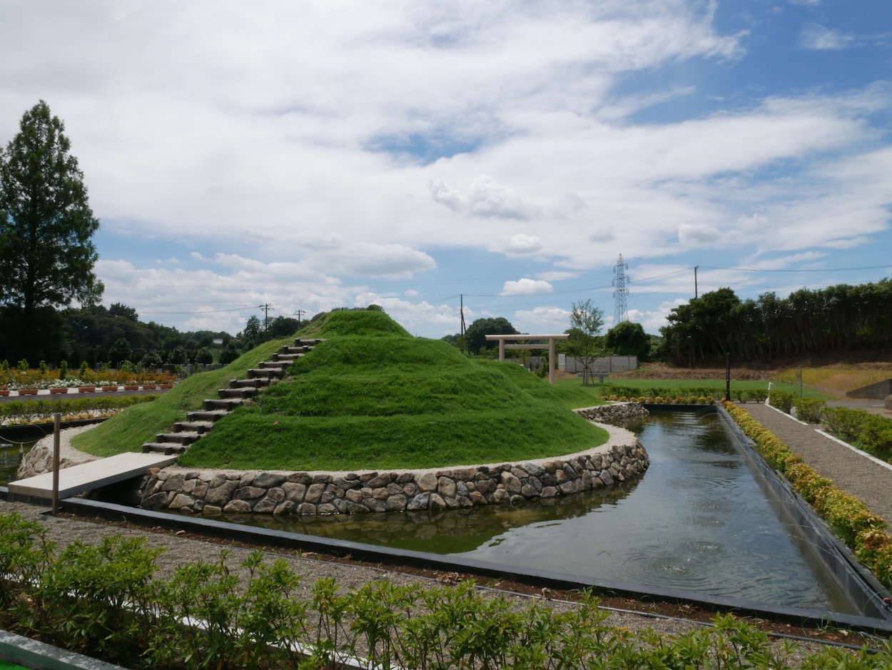 古墳の窓口 / 野田ほたるローズガーデン