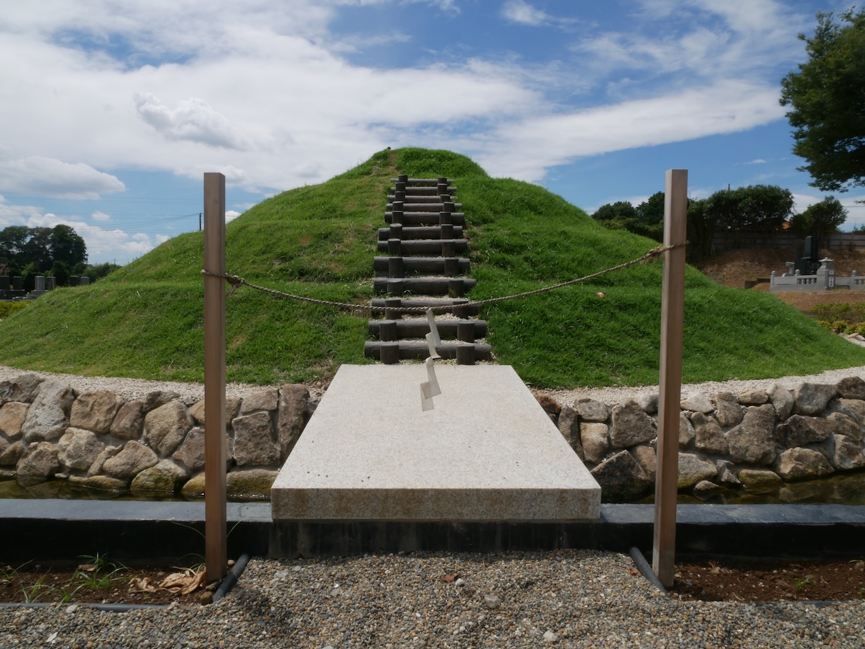 古墳の窓口 / 野田ほたるローズガーデン