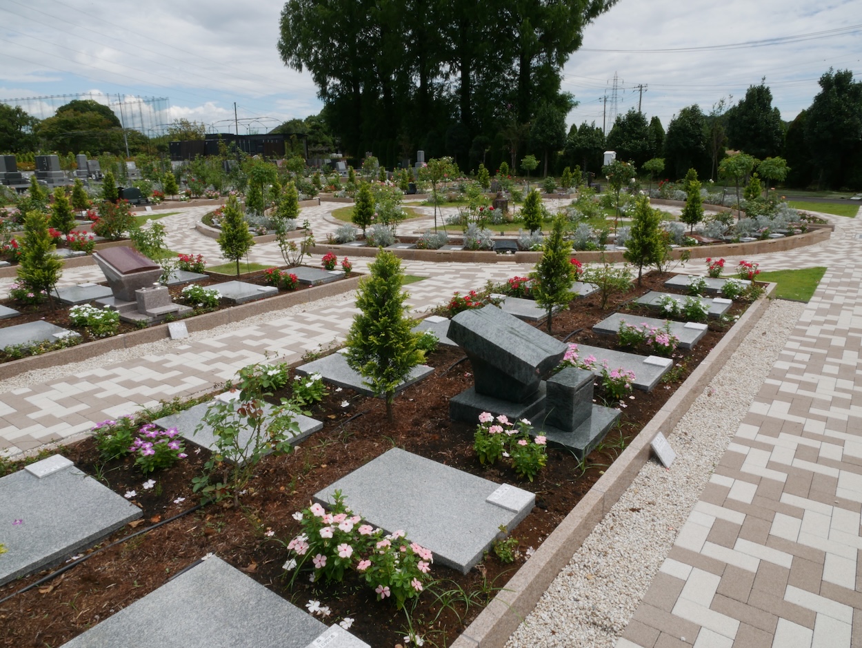 古墳の窓口 / 野田ほたるローズガーデン